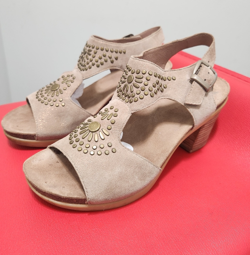 Dansko Women's Leather Block Heels Size 39EUR/ 8.5/9 US